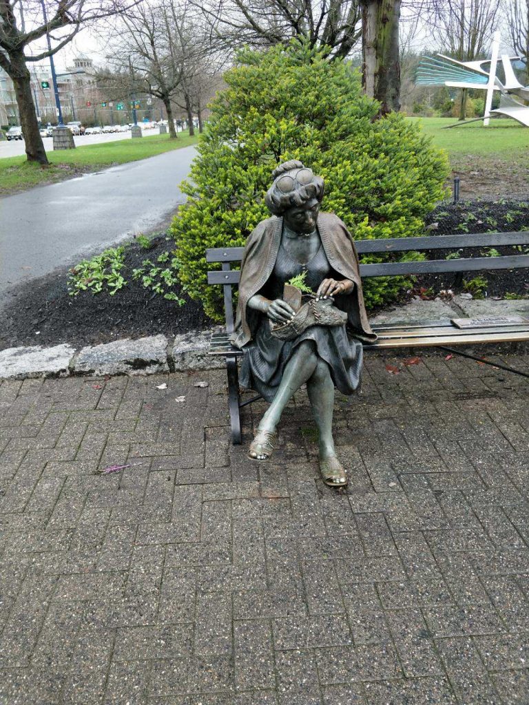 Stanley park - sculpture bench